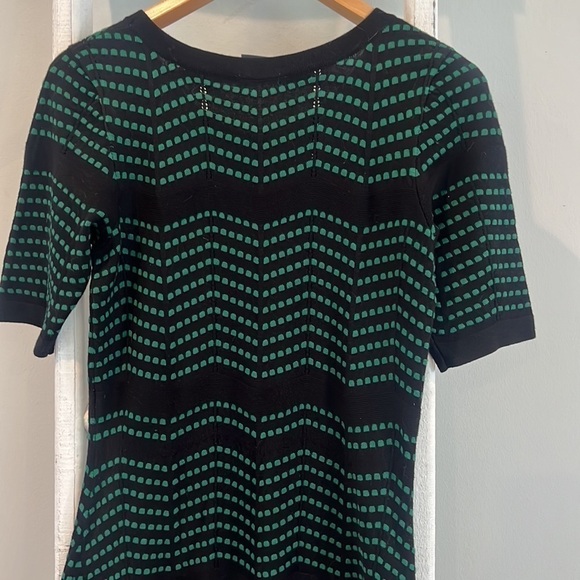 Just Taylor Chevron short sleeve lightweight sweater dress size medium - Picture 9 of 10